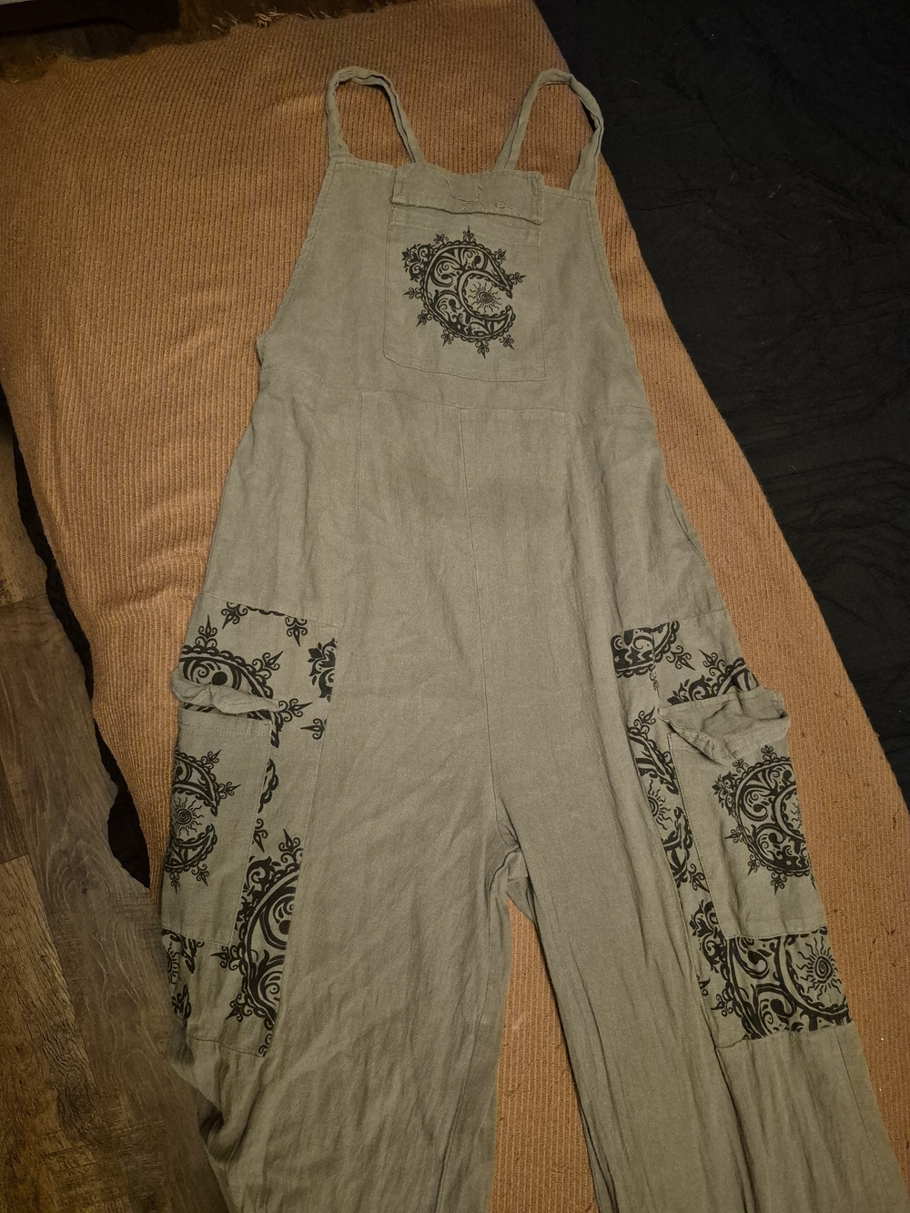 ROMWE Olive Green Linen-Blend Jumpsuit with Black Medallion Print